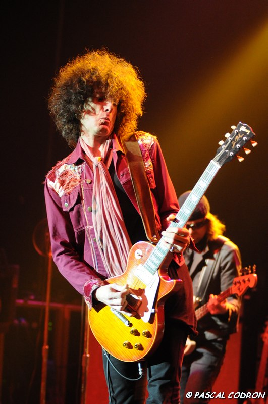 Craig Ross pendant le concert de Lenny Kravitz  La Cigale